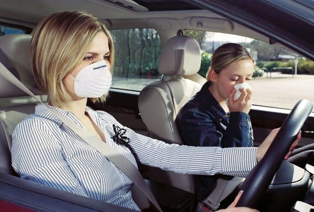 Как избавиться от запаха в автомобиле: различные способы удаления запахов из салона