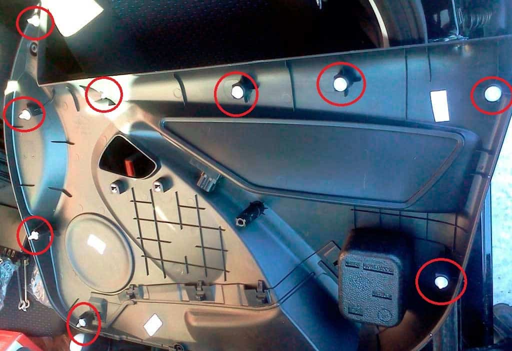 Как снять обшивку передней пассажирской двери на Лада Гранта